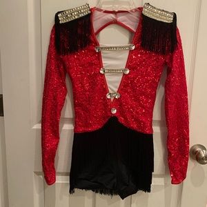 super cute sparkly dance costume!